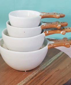Alternative view of GINGERBREAD MAN CERAMIC MEASURING CUP SET